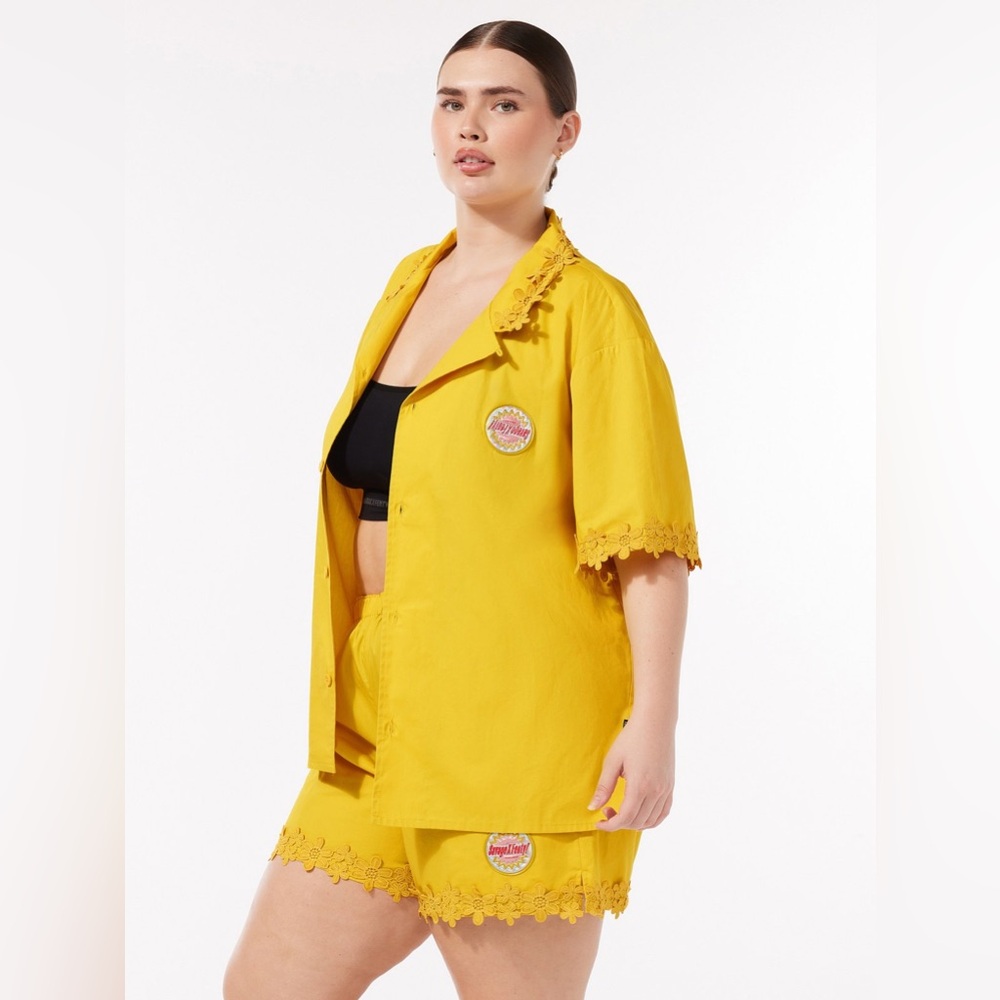 NWT Savage X Fenty Leisure X Floral Trim Button down Yellow sunflower shirt L